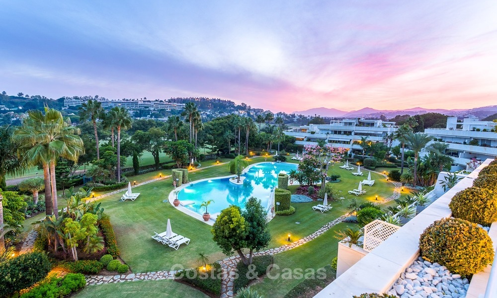 Frontline golf, modern, spacious, luxury penthouse for sale in Nueva Andalucia - Marbella 2570