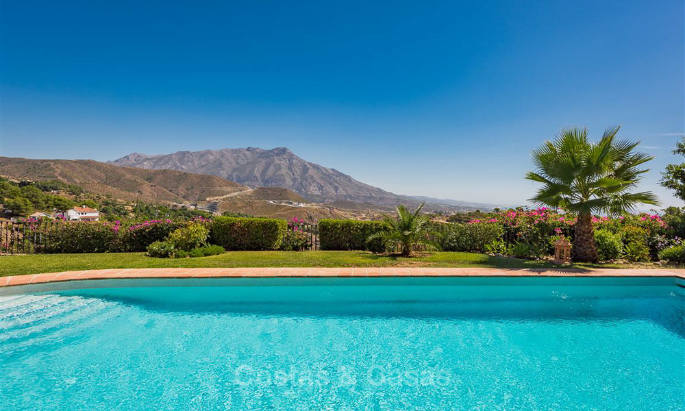 Charming and spacious Andalusian style villa for sale in El Madroñal, Benahavis - Marbella 3764