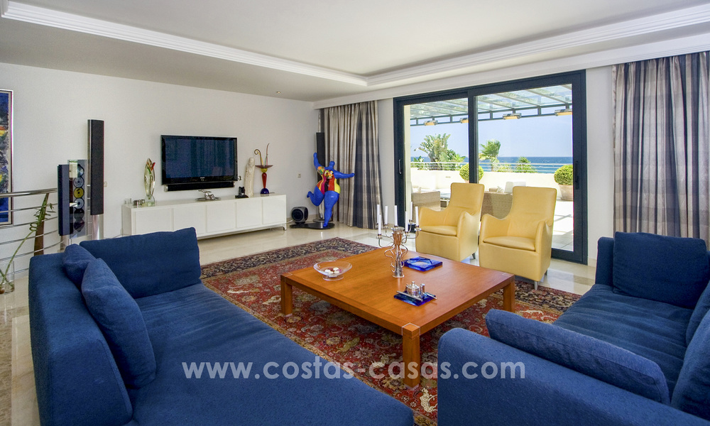 Oasis de Banus: Beachfront luxury apartments for sale on the Golden Mile, Marbella, within walking distance to Puerto Banus 23062