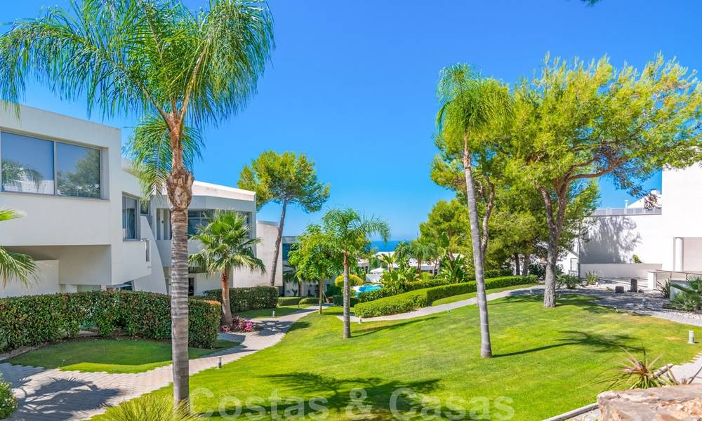 Modern luxury corner house with sea view for sale in the exclusive Sierra Blanca, Marbella 27157