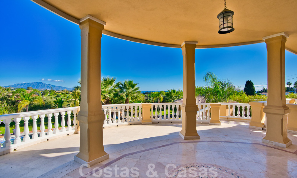 Stately classic Mediterranean style country villa for sale on the New Golden Mile near the beach and Estepona Centre 31389