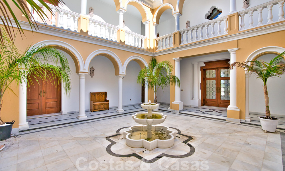 Stately classic Mediterranean style country villa for sale on the New Golden Mile near the beach and Estepona Centre 31401