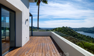 Contemporary villa for sale in the middle of nature with breath-taking views of the lake, the mountains and the sea near Marbella 33165 