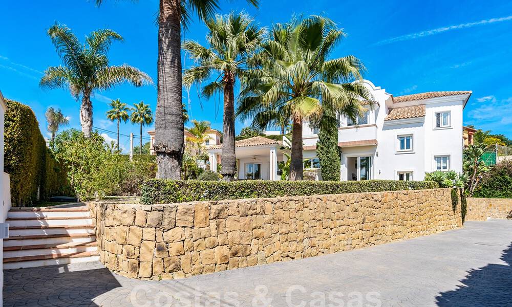 Charming villa for sale close to Elviria beach east of Marbella centre 53940