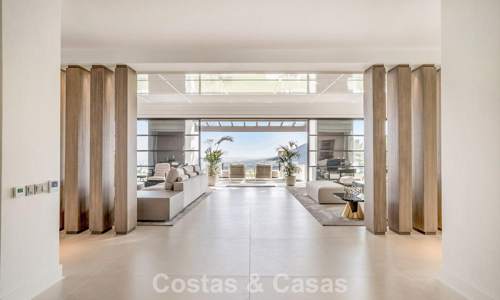 Boutique resort-style villa for sale with open sea views, nestled in the lush greenery of the exclusive La Zagaleta golf resort, Marbella - Benahavis 54071