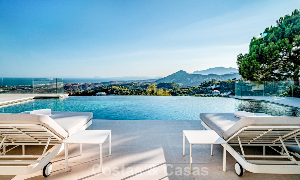 Boutique resort-style villa for sale with open sea views, nestled in the lush greenery of the exclusive La Zagaleta golf resort, Marbella - Benahavis 54079