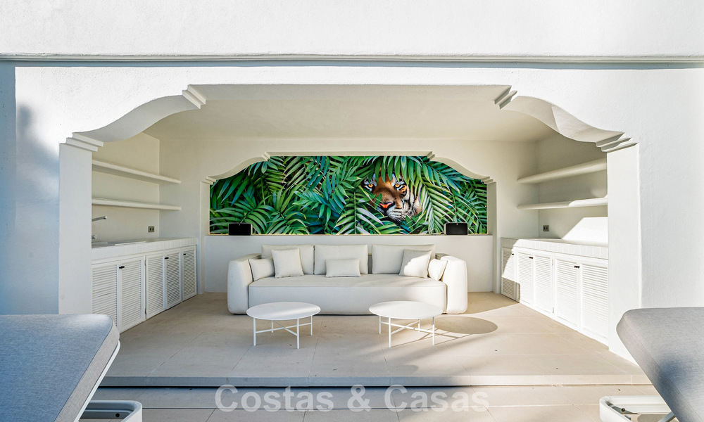 Boutique resort-style villa for sale with open sea views, nestled in the lush greenery of the exclusive La Zagaleta golf resort, Marbella - Benahavis 54082