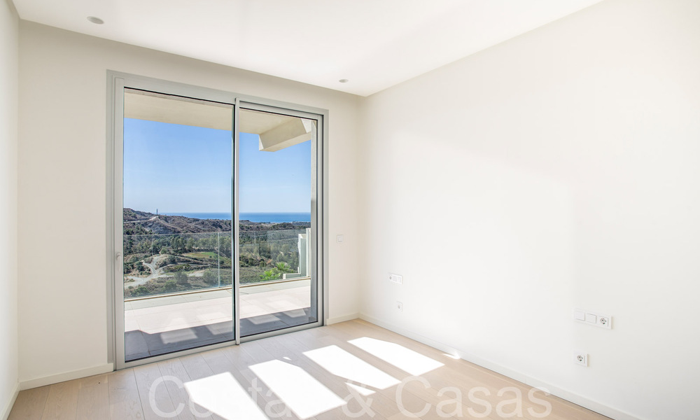Ready to move in, brand new 3 bedroom penthouse for sale with sea views in a gated resort in Benahavis - Marbella 66221