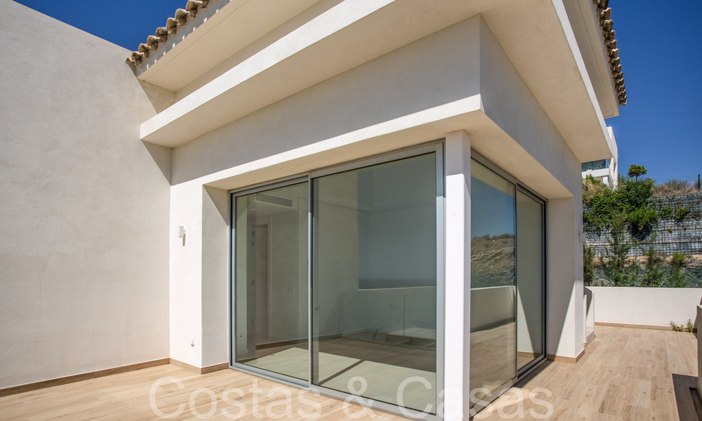 Ready to move in, brand new 3 bedroom penthouse for sale with sea views in a gated resort in Benahavis - Marbella 66227