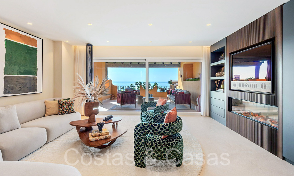 Luxurious renovated apartment for sale in a frontline beach complex with sea view on the New Golden Mile, Marbella - Estepona 67285