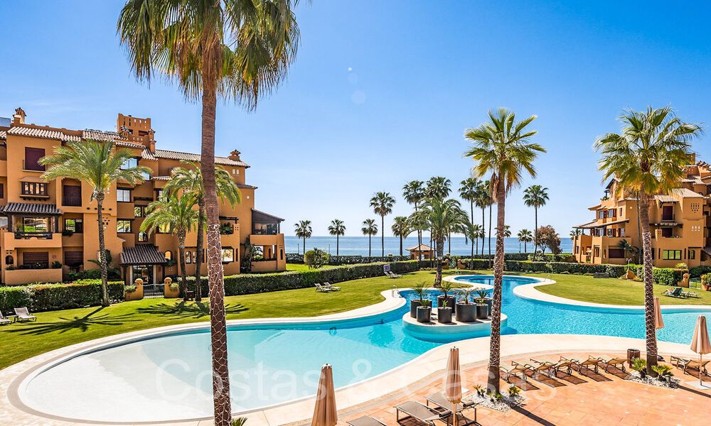Luxurious renovated apartment for sale in a frontline beach complex with sea view on the New Golden Mile, Marbella - Estepona 67306