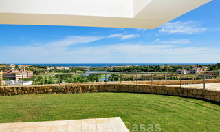TEE 6: Modern luxury frontline golf apartments with stunning golf and sea views for sale in Marbella - Benahavis 23946 